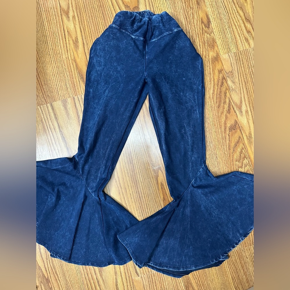 BELL BOTTOMS